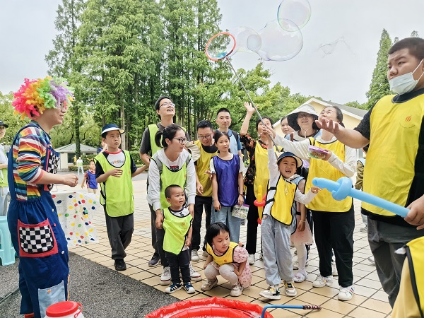“亲子嘉年华 科普进万家”营地开展孤独症儿童家庭亲子专场活动